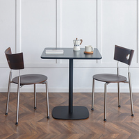 Table à manger carrée moderne de style nordique minimaliste, plateau en MDF, base en alliage d'acier, pour petit appartement, salon, salon de thé