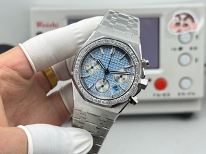 นาฬิกาข้อมือธุรกิจและกีฬาคุณภาพสูง ดีไซน์ระดับพรีเมียม พร้อมกลไกจักรกล หน้าปัดสีน้ำเงิน และตัวเรือนสแตนเลสสตีล - Product Image 3