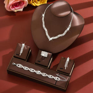 Oferta Caliente al por Mayor: Lujoso Set de Joyería de Compromiso con Zirconia, que incluye Pendientes, Anillo, Pulsera Trenzada y Collar en Forma de V para Mujer, de Latón sin Plomo - Product Image 3