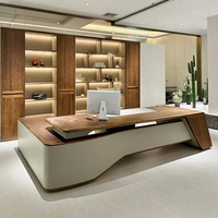 Bureau de direction moderne de luxe en bois, bureau de PDG incurvé avec éclairage LED pour manager