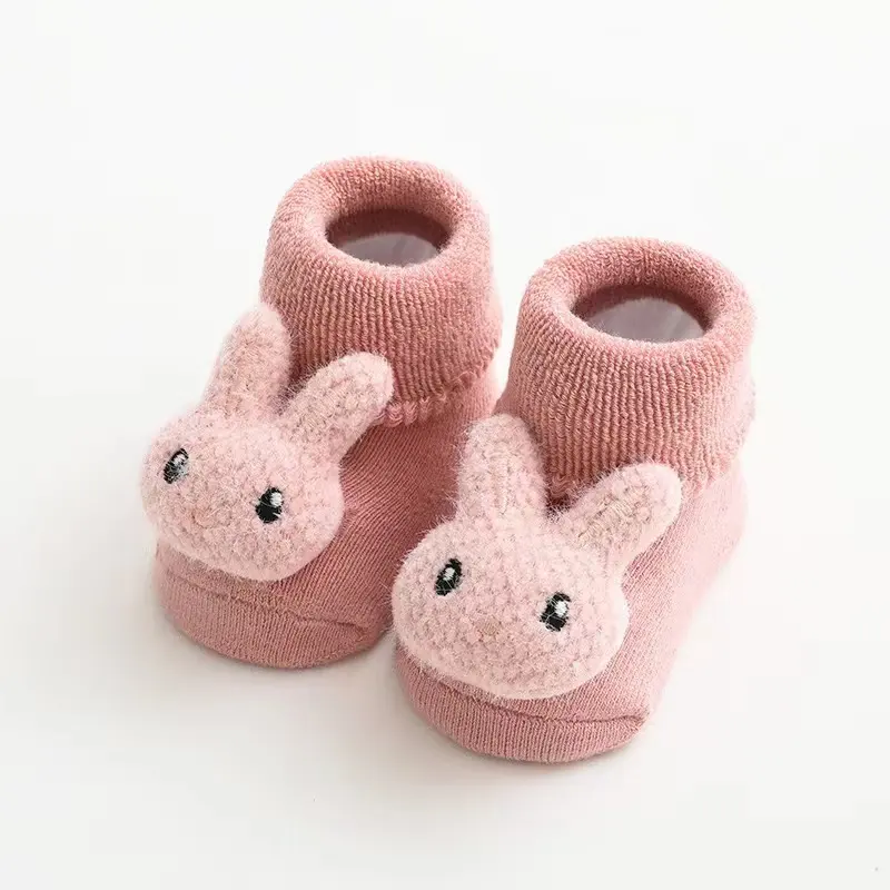 Chaussettes en coton doux d'automne et d'hiver pour bébé, avec animaux de dessin animé pour nouveau-né, chaussettes antidérapantes pour le printemps