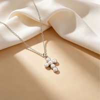 Vente flash - Collier croix en argent sterling 925 plaqué platine |   Pendentif en fausses perles |   Chaîne délicate pour clavicule pour femmes