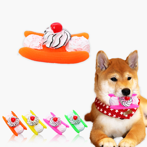 Fabrikant Groothandel Schattig Bananensplit Hondenspeeltje, Interactief Piepspeeltje voor Honden, Verkrijgbaar in Meerdere Kleuren - Product Image 1