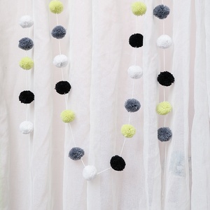 Guirlande de perles DIY aux couleurs arc-en-ciel pour décoration de Noël, guirlande de boules en feutre et pompons en laine, bannière de fête, décoration murale, vente en gros - Product Image 1