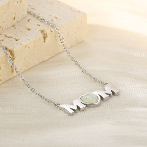Collana con Ciondolo a Cuore in Opale e Scritta MOM in Acciaio Inossidabile, Gioiello Personalizzato per <span class=keywords><strong>la</strong></span> Festa della <span class=keywords><strong>Mamma</strong></span> - Product Image 4