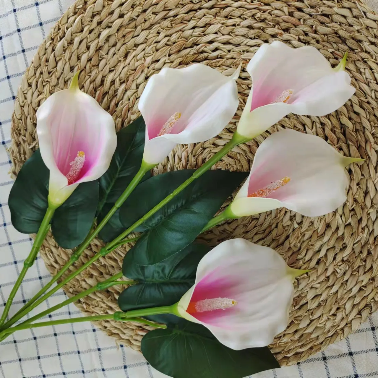 N-107 Großhandel EVA Material gemeinsame Lilien mit 5 Blumen köpfen künstliche Calla Lilie Blumen für Hochzeit Vase Wohnkultur