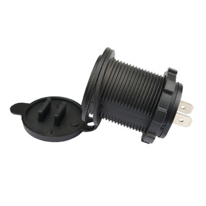 Cargador de coche con doble USB, carga rápida de 18W, entrada de 12V con puertos USB tipo A duales para uso en vehículos. - Product Image 1