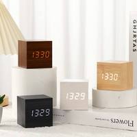 Horloge de bureau LED en bois miniature à commande vocale, cadeau promotionnel direct usine, 4 niveaux de luminosité réglables, pour la maison et le bureau