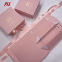 Boîte cadeau rigide élégante en carton ivoire avec logo personnalisé en relief et paillettes, estampage UV quatre couleurs à chaud/froid pour l'emballage de vêtements et de chaussures