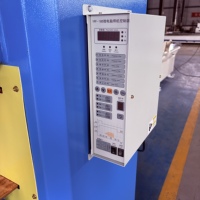Machine de soudage ponctuel pneumatique pour la fabrication de conduits HVAC et de conduits d'air