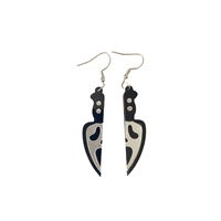 Nouvelle arrivée Boucles d'oreilles réversibles en acrylique Design taché de sang original Boucles d'oreilles pendantes au couteau de cuisine personnalisées pour femmes à la mode