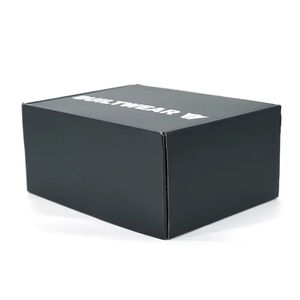 صندوق أحذية فاخر أسود مغناطيسي بشعار منقوش وطلاء لامع وتشطيب مطفي صديق للبيئة مع بطانة إسفنجية 2 مم صناديق صلبة للجوارب - Product Image 3