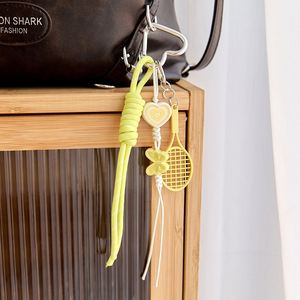 Porte-clés breloque de sac en cordon tressé fait main avec pompon, porte-clés cœur avec pendentif en plastique, cadeau tendance - Product Image 3