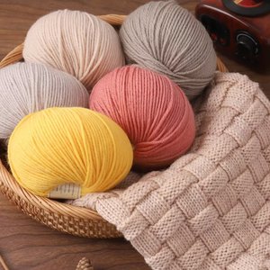 Conjunto de abrigo, bufanda y sombrero de ganchillo multicolor, hecho de hilo de lana suave de alta torsión, adecuado para alfombras y costura - Product Image 3