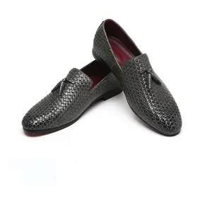 Mocassins masculinos de tamanho grande, loafers pretos e tecido com borla, sapatos de casamento 7515, 37-48