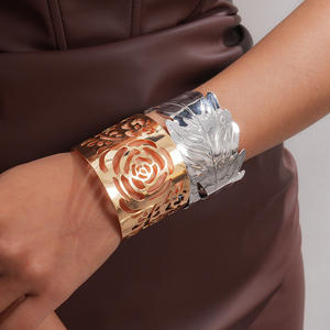 Brazalete Abierto de Acero Inoxidable con Diseño de Hojas y Flores, Unisex, Estilo Vintage Exagerado, Diseño de Lujo - Product Image 3