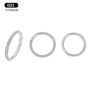 Anneau de piercing en titane G23 sans soudure avec pavé de zirconium / design uni, hypoallergénique, pour nez, septum, daith, cartilage - Product Image 1