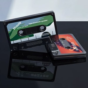 Altoparlante Mgitec Retro Cassette V5.0 con design personalizzati, microfono integrato e batteria da 200-500mAh - Product Image 2