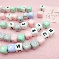 Perles en silicone faites à la main de 12 mm en forme de lettres de l'alphabet, 20 pièces/sac, pour la dentition des bébés, design anglais, fournitures artisanales carrées