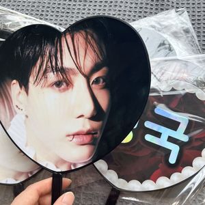 Éventails en PVC personnalisés LNX à impression double face, en forme de cœur, holographiques, promotionnels, en plastique, modèle <span class=keywords><strong>carte</strong></span>, pour KPOP Art - Product Image 6