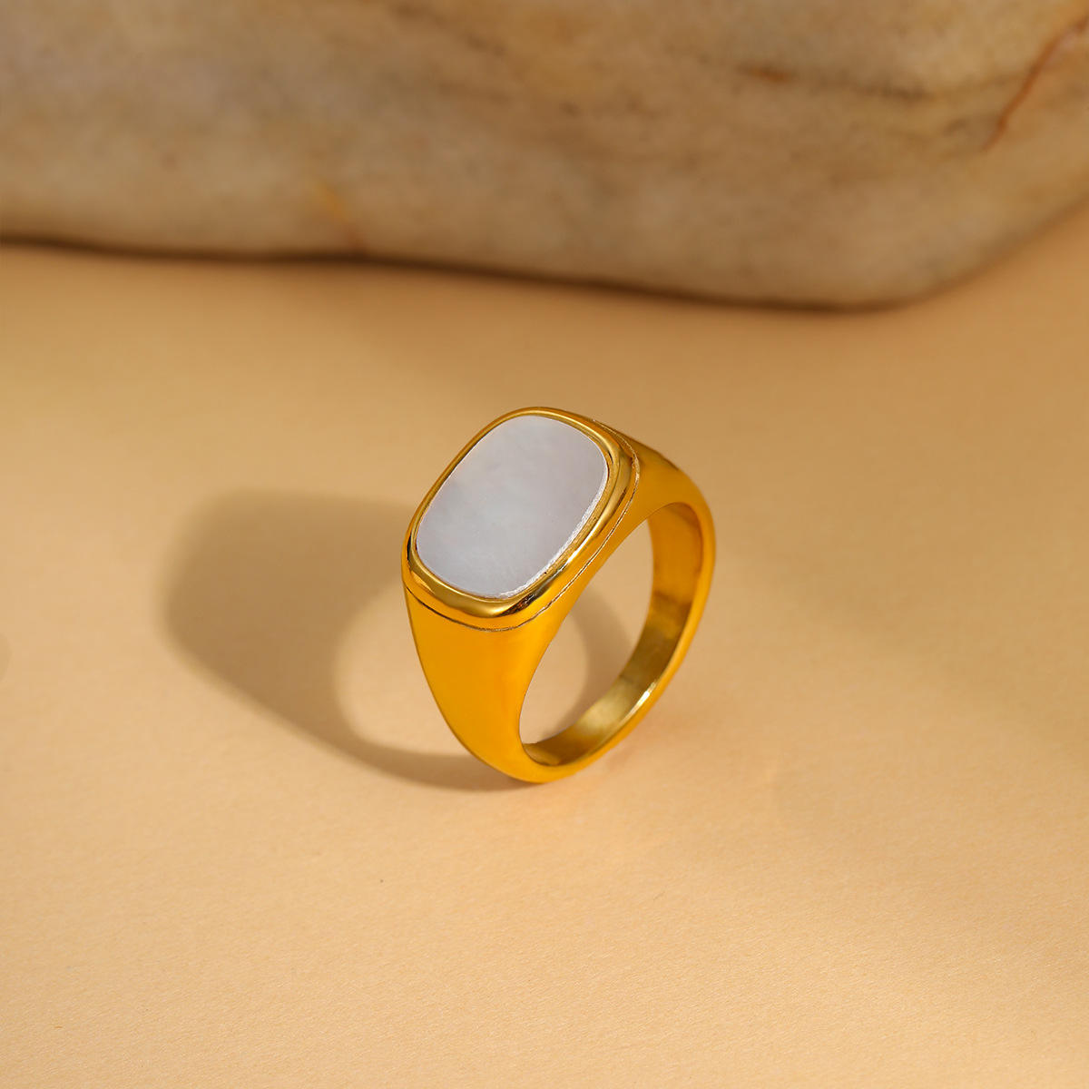 Petite bague rectangulaire