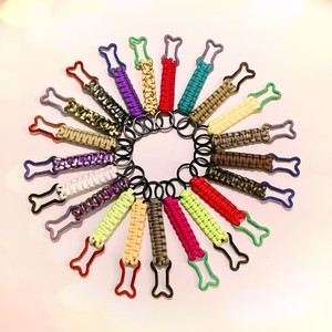 Llavero de Aluminio con Forma de Hueso, Trenzado con Paracord de Nailon, Resistente, Promocional, para Actividades al Aire Libre - Product Image 1