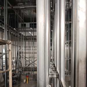 Giá bán buôn đặ<span class=keywords><strong>c</strong></span> điểm kỹ thuật kênh và đinh tán vách thạch cao kim loại Stud Khung hệ thống kim loại Stud và theo dõi - Product Image 2