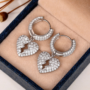Orecchini Pendenti a Cuore Spezzato Unisex Stile Hip Hop Gioielli per Orecchie Scintillanti e di Tendenza - Product Image 2