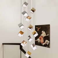 Lustres en verre à double hauteur, design artistique carré doré suspendu, style moderne, pour hall d'entrée de villa de luxe, escalier intérieur
