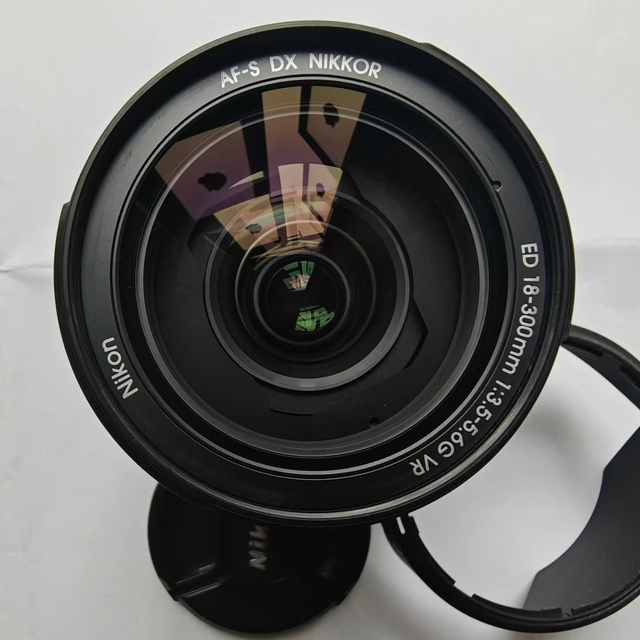 Nikons Camera Lens AF-S DX 18-300mm F/3.5-5.6G ED VR Tele-zoom Lens 77mm Filter Thread 830g