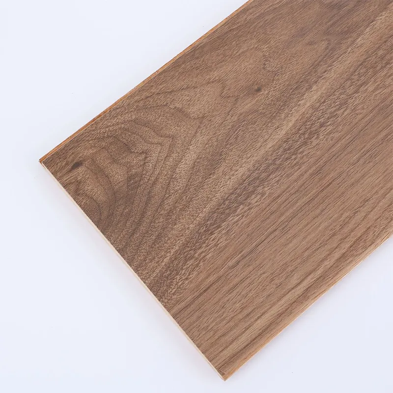 Novo fornecedor de piso de madeira multicamadas de engenharia de carvalho europeu de 3 camadas para casa ecologicamente correto