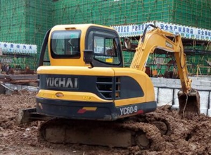 Excavatrice sur chenilles hydraulique de marque chinoise renommée Yuchai, 6 tonnes, modèle YC60, avec brise-roche hydraulique - Product Image 3