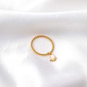 แหวนสแตนเลสสตีลชุบทอง 18K ดีไซน์ใหม่ปี 2022 ลายพระอาทิตย์สวยงามสำหรับผู้ชายและผู้หญิง - Product Image 3