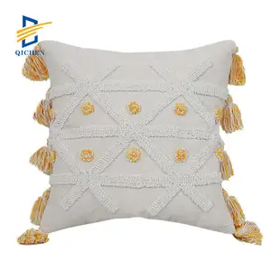 Innermor 2024 News hot selling gold ball tassel Farmhouse Decor tufted cotton boho style hand made cushion cover