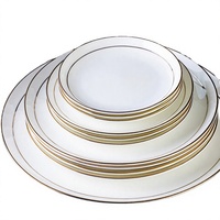 Assiette en céramique de luxe léger pour la table des fêtes