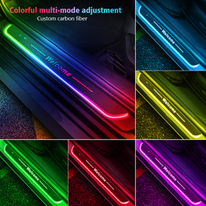 Luz de tira de umbral de bienvenida de coche antipedal de puerta de marca de coche personalizada, luz de umbral estampada de fibra de carbono