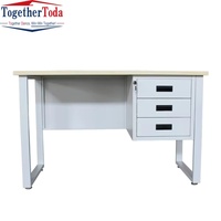 Bureau de travail moderne blanc durable au design épuré avec tiroirs en métal et en bois pour l'école ou le bureau