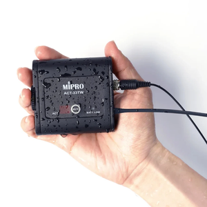 Transmisor MIPRO Resistente al Agua IP67 con Conector de 3.5mm y Cierre de Rosca a Prueba de Polvo para Micrófono Deportivo en Exteriores - Product Image 2