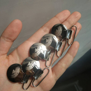 35mm Oval <span class=keywords><strong>de</strong></span> acero inoxidable <span class=keywords><strong>de</strong></span> <span class=keywords><strong>plata</strong></span> Suspender Clip bebé Metal Clip chupete - Product Image 6