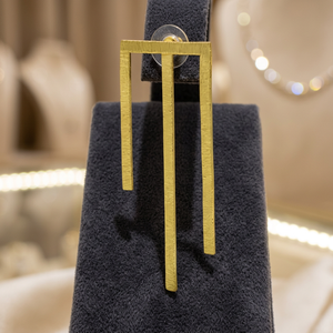 SOUMYA CREATIONS - Pendientes de tuerca geométricos trenzados chapados en oro hechos a mano de latón para mujer, de la India (Rajasthan), ideales para fiestas - Product Image 6