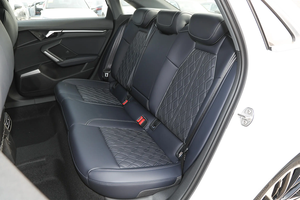 <span class=keywords><strong>Audi</strong></span> A3L Limousine 35 TFSI 160HP 7DCT Premium d'occasion 2025 – Sièges chauffants, recharge sans fil, berline confort - Product Image 4