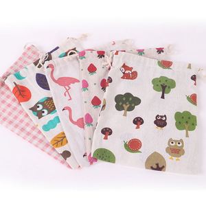 Bolsas de Lino y Algodón con Cordón y Estampado Lindo, 12x15cm, Bolsa de Regalo con Diseño de Dibujos Animados, Bolsa con Estampado de Fresas y Animales para Regalo - Product Image 2
