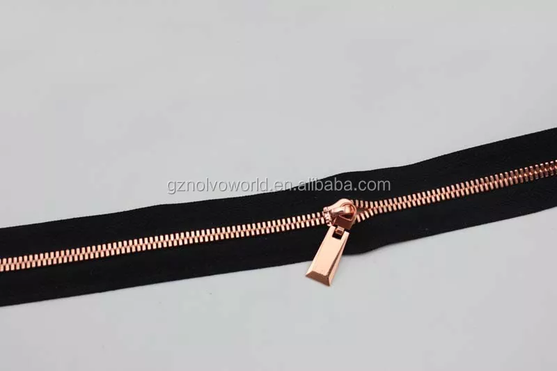 ฟันสีโรสโกลด์