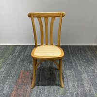 Chaises de salle à manger en bois massif courbé avec dossier croisé et rotin, empilables, pour restaurants, hôtels, salles de banquet, mariages en plein air et réceptions – Vente en gros