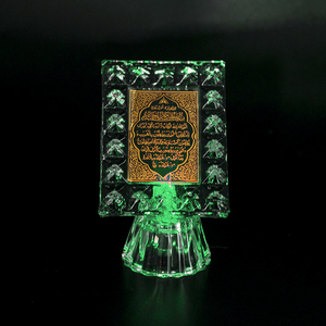 Décoration de livre de <span class=keywords><strong>Coran</strong></span> en cristal musulman de vente directe d'usine logo personnalisé cadeaux islamiques livre de <span class=keywords><strong>Coran</strong></span> en cristal avec base de lumière LED - Product Image 2