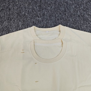 เสื้อยืดทรงครอปขนาดโอเวอร์ไซส์ทรงหลวมเปิดไหล่คอปกสองชั้นเปล่า - Product Image 5