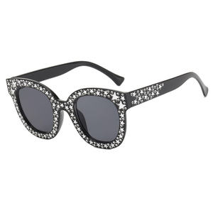 Gafas de Sol Cuadradas de Gran Tamaño con Estrella de Cinco Puntas Deslumbrante para Mujer, Gafas de Sol Brillantes, Coloridas, Transparentes y con Diamantes Brillantes - Product Image 4