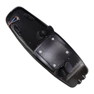 Planche de surf à moteur à grande vitesse en fibre de carbone avec batterie longue durée 48 V pour les eaux océaniques - Product Image 6