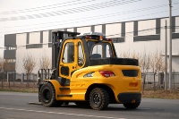 Solreign CPD Geländegängiger Vollelektrischer Palettenhubwagen 3,5T Tragfähigkeit 6m Hubhöhe Lithium-Ionen-Batterie AC-Antrieb
