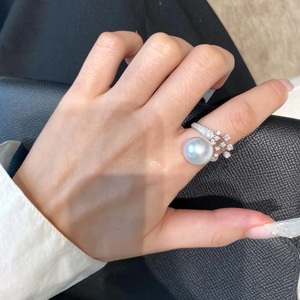 Anillo de Plata de Ley S925 con Perla Blanca Australiana Redonda y Circonita Blanca Grande, Diseño de Cielo Estrellado Brillante, Chapado en Oro de 18K - Product Image 4